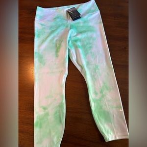 Nike Mid-rise, Cropped-length Green and White Tights